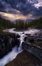 Sunwapta-Falls.jpg