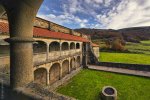 RIBEIRA SACRA Xunqueira de Espadanedo iglesia Santa Maríaclaustro corredores_DSC1724 .jpg